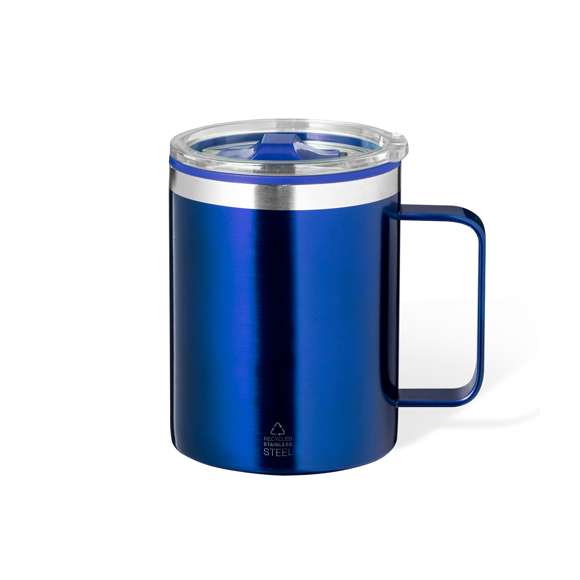 Taza térmica de sobremesa fabricada en acero inox reciclado, con doble pared y aislamiento de 400 ml. Incluye tapa con dosificador y abrefácil. Disponible en variada gama de colores metalizados. Con logotipo Acero Inox Reciclado. Presentada en atractiva caja de diseño kraft.El acero es uno de los materiales más demandados y que puede encontrarse casi en todas partes, desde productos de uso diario a grandes construcciones. Con innumerables propiedades, entre las que cabe destacar la durabilidad y su alto grado de reutilización, convirtiéndolo en una alternativa muy valorada en soluciones de sostenibilidad. Debidamente tratado, permite obtener nuevos recursos de infinita utilización.