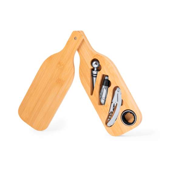 Set de vinos presentado en un diseño inspirado en botella de vino y tallado en bambú, con accesorios en acero inox. Incluye sacacorchos de 2 tiempos con cortacápsulas y abridor; tapón, dosificador y recogegotas. Presentado en estuche individual de bambú con interior troquelado.