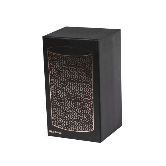 Elegante enfriador de 1 l de capacidad, fabricado en acero inox con recubrimiento de cobre galvanizado. Con original diseño en acabado brillo, es un perfecto accesorio para presentar con estilo las bebidas frías. Presentado en una exclusiva caja individual de diseño negra.