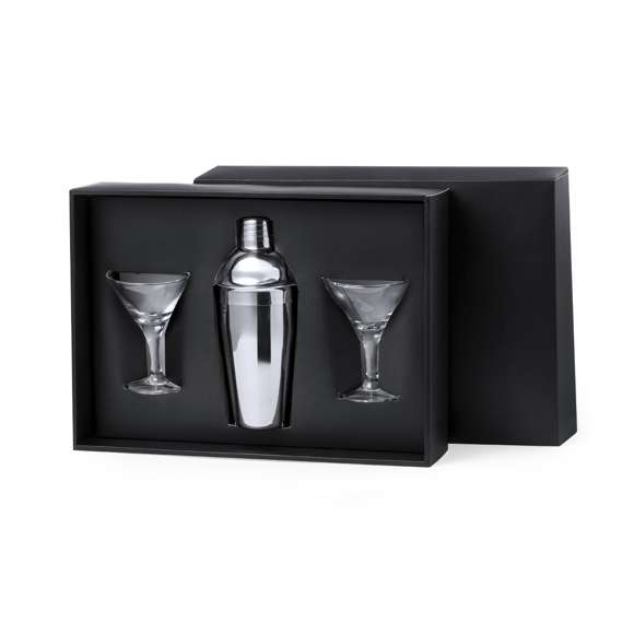 Elegante set de coctel. Conjunto de coctelera en acero inox de 550 ml para preparar las mejores mezclas de bebidas. Además, contiene 2 copas de cristal de 150 ml cada una y de elegante diseño triangular, para una presentación exquisita. Presentado en caja negra.