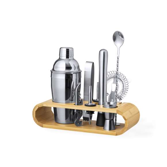 Elegante set de cóctel en acero inox. Completo set que combina conceptos modernos a la par que tradicionales. Incluye todos los utensilios esenciales para configurar los mejores cócteles. Con original base de bambú para guardar y exponer todos los utensilios. Presentado en distinguida caja de diseño kraft.Accesorios incluidos:- 1 coctelera- 1 mortero- 1 vaso medidor de 15/30 ml- 1 pinza para hielo- 1 filtro- 1 abridor/sacacorchos- 1 cucharilla mezcladora- 2 tapones dosificadores