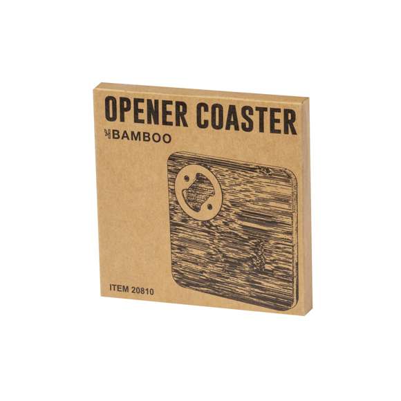 Práctico posavasos fabricado en bambú con abridor integrado, ideal para disfrutar de bebidas protegiendo la superficie y con el abrebotellas incorporado siendo un complemento versátil. Presentado individualmente en caja de diseño kraft.