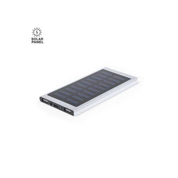 Batería auxiliar externa de recarga solar y de gran capacidad de carga -8.000 mAh-. Fabricada en aluminio, con conector de entrada/salida Tipo C y 2 salidas USB. Presentada en caja individual de diseño kraft. Disponible manual de instrucciones en español e inglés.Las capacidades mostradas en todas nuestras baterías auxiliares externas son reales, incorporando todas ellas baterías de grado A y no recicladas, con una vida útil de al menos 500 ciclos de carga y según normativa CE. Además, están fabricadas conforme a los estándares RoHS y en cumplimiento con los siguientes requisitos de seguridad:Sistema de protección contra sobrecarga del power bank.Sistema de protección contra descarga completa que proporciona una mayor durabilidad del power bank.Sistema de bloqueo para evitar cortocircuitos.Sistema de transferencia de carga constante, acorde con la capacidad del dispositivo de destino.