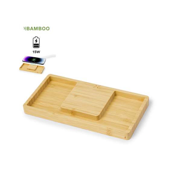 Cargador organizador inalámbrico 15W fabricado en bambú. Con función soporte para smartphone y compartimentos extra para objetos, compatible con dispositivos equipados con tecnología de carga inalámbrica. Amplia superficie de marcaje y presentado en caja individual de diseño kraft. Disponible manual de instrucciones en español e inglés.Materiales como el bambú fomentan la utilización de materias primas naturales, reduciendo las emisiones contaminantes. Proviene de una planta de gran resistencia y versatilidad, con crecimiento y regeneración rápidos, siendo una excelente alternativa al uso de madera tradicional.Fabricado conforme a los estándares RoHS y en cumplimiento con los siguientes requisitos de seguridad:Sistema de protección contra sobrecalentamiento.Sistema de protección contra sobrecarga.Sistema de bloqueo para evitar cortocircuitos.