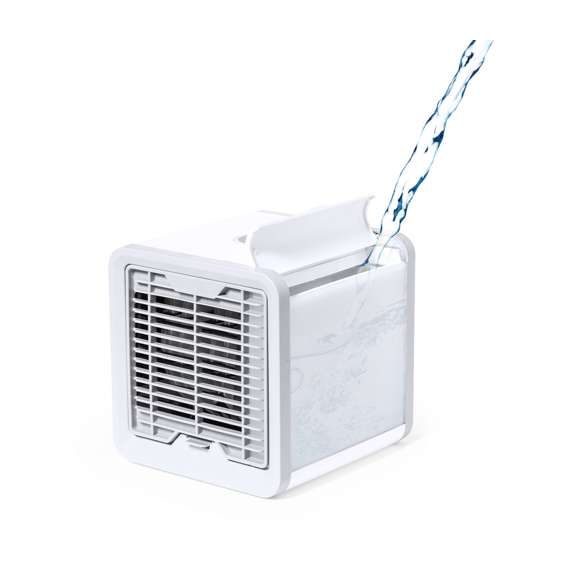 Mini dispositivo portátil de aire acondicionado para enfriar y purificar el aire. Al ser pequeño y ligero, es fácilmente transportable. Ventilador con tres velocidades a elegir (alta, media, baja). Incluye un depósito de agua de gran capacidad -700 ml-, con posibilidad de añadir cubitos de hielo para conseguir un aire más fresco alrededor. Se conecta a la corriente eléctrica a través de un cable de alimentación USB -incluido- y viene presentado individualmente en caja de diseño kraft. Disponible manual de instrucciones en español e inglés.