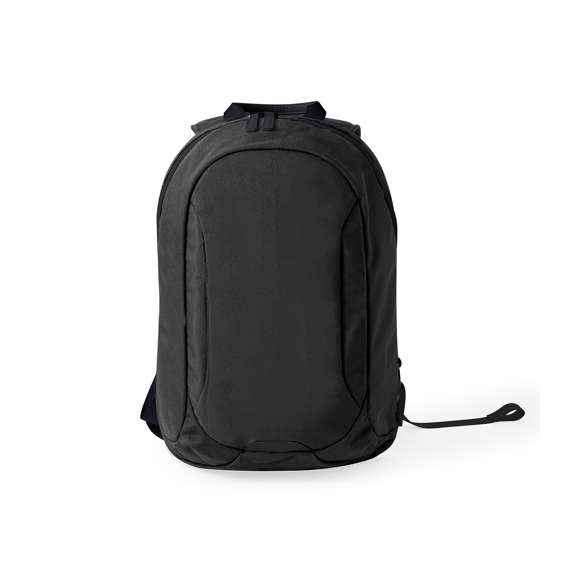 Mochila fabricada en resistente poliéster, dotada de cierre de cremallera de doble tirador y un bolsillo frontal. En su interior, dispone de compartimento acolchado para portátil hasta 15 pulgadas y compartimento para tablet de hasta 10 pulgadas. En el exterior, cuenta con un bolsillo frontal de acceso rápido y otro oculto en la espalda acolchada para guardar objetos de valor, incorporando una cinta para fijarla a las maletas. Sus esquinas reforzadas aportan durabilidad, e incluye asa de transporte, con elegantes accesorios en tono negro. Las cintas de hombros y la espalda son acolchadas y ajustables para mayor comodidad. Presentado en una bolsa individual reciclada.