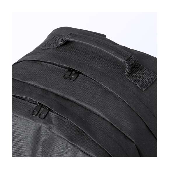 Mochila elaborada en resistente 600D RPET. Cuenta con dos bolsillos centrales con cierre de cremallera de doble tirador y dos bolsillos frontales para un acceso práctico. En su interior, dispone de bolsillo acolchado diseñado para portátil de hasta 15 pulgadas. La espalda y las cintas de hombros están acolchadas y son ajustables, incorporando un tejido transpirable. Además, presenta una cinta superior y un bolsillo lateral de rejilla. Logotipo RPET en etiqueta. Presentada en una bolsa individual reciclada. El material RPET se elabora a partir de plástico reciclado, para así fomentar la reutilización de residuos plásticos y ayudar a la sostenibilidad del planeta.