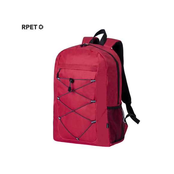 Mochila confeccionada en resistente 600D RPET. Cuenta con un bolsillo principal con cierre de cremallera, y doble tirador. Las cintas para los hombros son acolchadas y ajustables. Presenta bolsillos de rejilla en los laterales, así como cuerda elástica ajustable en el frontal. Disponible en una variada gama de colores con accesorios en negro, se presenta de manera individual en una bolsa reciclada. Logotipo RPET en etiqueta exterior.El material RPET se elabora a partir de plástico reciclado, para así fomentar la reutilización de residuos plásticos y ayudar a la sostenibilidad del planeta.