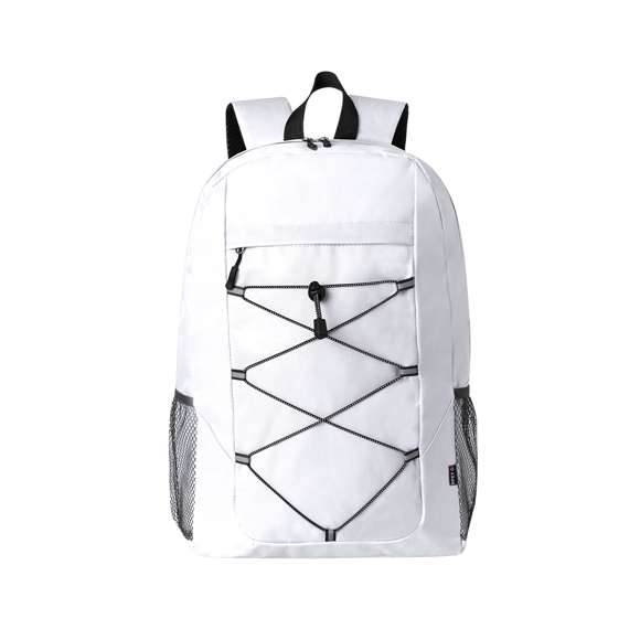 Mochila confeccionada en resistente 600D RPET. Cuenta con un bolsillo principal con cierre de cremallera, y doble tirador. Las cintas para los hombros son acolchadas y ajustables. Presenta bolsillos de rejilla en los laterales, así como cuerda elástica ajustable en el frontal. Disponible en una variada gama de colores con accesorios en negro, se presenta de manera individual en una bolsa reciclada. Logotipo RPET en etiqueta exterior.El material RPET se elabora a partir de plástico reciclado, para así fomentar la reutilización de residuos plásticos y ayudar a la sostenibilidad del planeta.