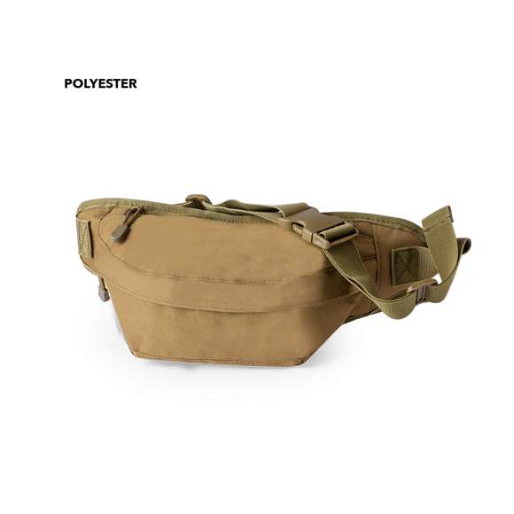 Riñonera en resistente poliéster 800D y tono marrón arena. Con 2 bolsillos de cierre de cremallera y cintas en tiradores para una cómoda apertura. Cinta ajustable con cierre de hebilla, presentada individualmente en bolsa reciclada.