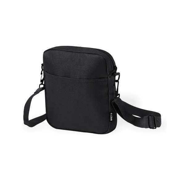 Bandolera confeccionada en poliéster RPET 600D, destacando por su bolsillo central de cierre cremallera y un compartimento frontal de fácil acceso. Equipada con una cinta ajustable para mayor comodidad y una etiqueta distintiva de RPET. Presentada individualmente en bolsa reciclada. El material RPET se elabora a partir de plástico reciclado, para así fomentar la reutilización de residuos plásticos y ayudar a la sostenibilidad del planeta.