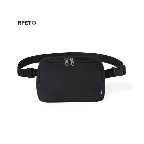 Riñonera de diseño rectangular fabricada en poliéster RPET 600D. Cuenta con un bolsillo central cierre de cremallera, con doble tirador, y cinta ajustable con cierre de hebilla. Además incluye etiqueta distintiva de RPET y viene presentada individualmente en bolsa reciclada.El material RPET se elabora a partir de plástico reciclado, para así fomentar la reutilización de residuos plásticos y ayudar a la sostenibilidad del planeta.
