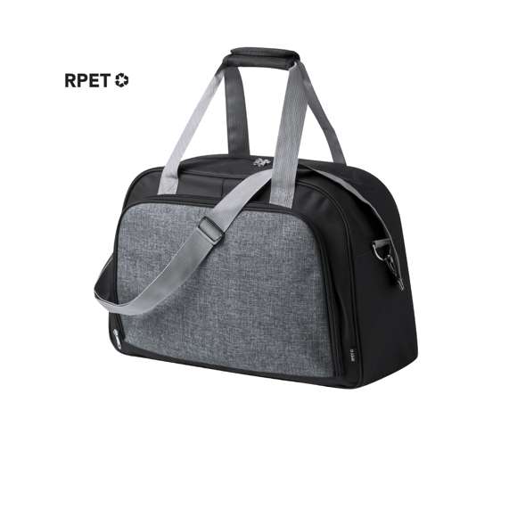 Bolso de gran capacidad fabricado en resistente RPET 600D. Cuenta con cierre de cremallera de doble asa de mano con cierre de velcro, y un bolsillo frontal con cierre de cremallera. Dispone de asa ajustable para un cómodo transporte con enganche y doble asa con cierre de velcro. Disponible en varios colores. Incluye etiqueta distintiva de RPET. Presentado en una bolsa individual reciclada.El material RPET se elabora a partir de plástico reciclado, para así fomentar la reutilización de residuos plásticos y ayudar a la sostenibilidad del planeta.