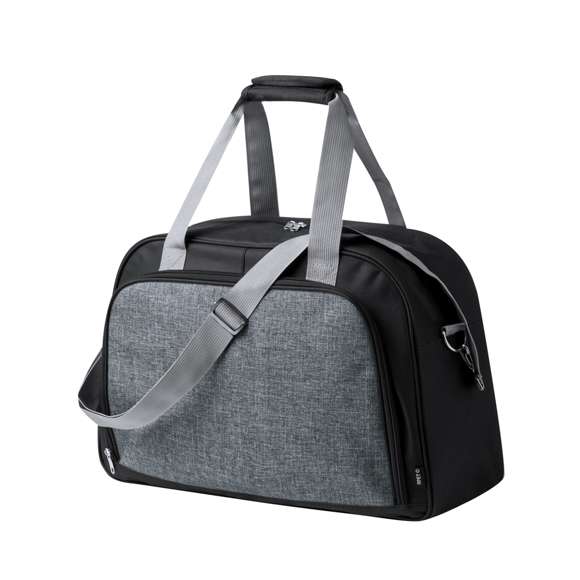 Bolso de gran capacidad fabricado en resistente RPET 600D. Cuenta con cierre de cremallera de doble asa de mano con cierre de velcro, y un bolsillo frontal con cierre de cremallera. Dispone de asa ajustable para un cómodo transporte con enganche y doble asa con cierre de velcro. Disponible en varios colores. Incluye etiqueta distintiva de RPET. Presentado en una bolsa individual reciclada.El material RPET se elabora a partir de plástico reciclado, para así fomentar la reutilización de residuos plásticos y ayudar a la sostenibilidad del planeta.