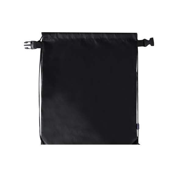 Mochila de cuerdas en suave poliéster RPET 210T. Con cierre de hebilla de seguridad y cuerdas autocierre. Con esquinas reforzada, argollas metálicas y etiqueta exterior con logotipo RPET. Disponible en variada gama de colores (color blanco especialmente fabricado para impresión en sublimación).El material RPET se elabora a partir de plástico reciclado, para así fomentar la reutilización de residuos plásticos y ayudar a la sostenibilidad del planeta.