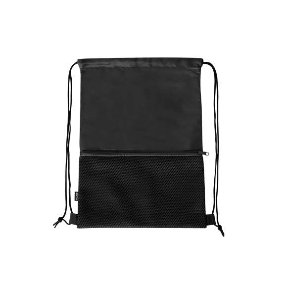Mochila de cuerdas fabricada en suave poliéster RPET 210D. Cuenta con cuerdas de autocierre negras en argollas de tela. Incluye un bolsillo frontal de rejilla con cierre de cremallera a juego. Logotipo RPET en etiqueta lateral y está disponible en una variada gama de colores (color blanco especialmente fabricado para marcaje en sublimación).El material RPET se elabora a partir de plástico reciclado, para así fomentar la reutilización de residuos plásticos y ayudar a la sostenibilidad del planeta.