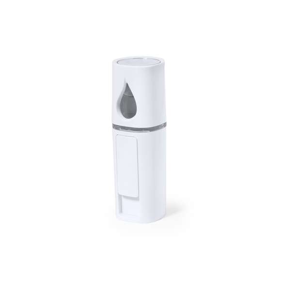 Fantástico vaporizador de bolsillo. Refrescante e hidratante pulverizador eléctrico crea una ligera bruma para rociar sobre la piel deslizando la tapadera protectora. Contenedor de 15 ml recargable con tapón de rosca, indicador de nivel y elegante luz morada. Con espejo en la tapadera. Funciona con batería de 250 mAh, cable incluido. Presentado en una caja individual.