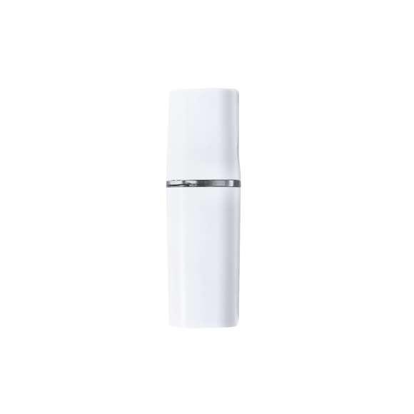 Fantástico vaporizador de bolsillo. Refrescante e hidratante pulverizador eléctrico crea una ligera bruma para rociar sobre la piel deslizando la tapadera protectora. Contenedor de 15 ml recargable con tapón de rosca, indicador de nivel y elegante luz morada. Con espejo en la tapadera. Funciona con batería de 250 mAh, cable incluido. Presentado en una caja individual.