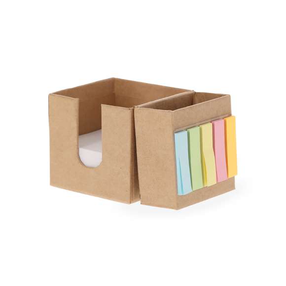 Portanotas fabricado en cartón reciclado. Práctico cubo desplegable con 320 hojas de 7,5x7,5 cm y 125 mininotas adhesivas de 1,5x5cm en variados colores, con práctico hueco para usar como lapicero. El cartón reciclado proviene del reaprovechamiento de excedente de fabricaciones y reciclaje de papel en el final de su vida útil, convirtiéndose en un lienzo ecológico y sostenible.