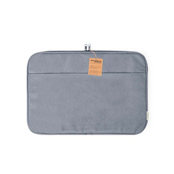 Útil funda de ordenador portátil hecha en algodón reciclado. Compartimento principal acolchado de hasta 14 pulgadas fabricado en algodón 100% reciclado, con etiqueta distintiva. Disponible en elegantes colores y presentado en una bolsa individual reciclada. Elaborado con elementos vegetales para así fomentar la utilización de materias primas naturales y reducir las emisiones contaminantes.