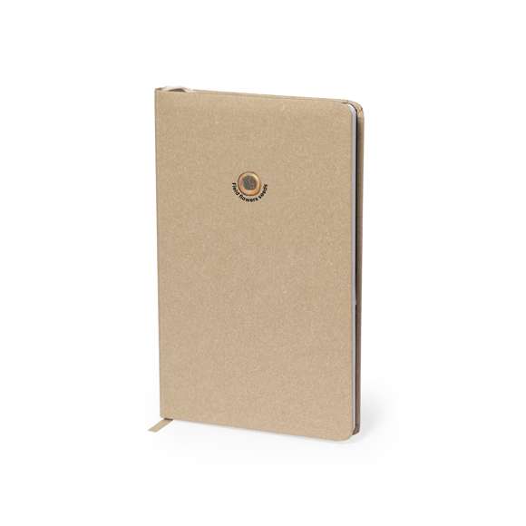 Bloc de notas de semillas fabricado en resistente cartón reciclado. Con tapas rígidas, marcapáginas y 80 hojas interiores con disposición a una raya en papel reciclado. Además, en la portada contiene una cápsula con semillas de flores silvestres, en colores surtidos y con instrucciones de plantado en la cubierta trasera.El cartón reciclado proviene del reaprovechamiento de excedente de fabricaciones y reciclaje de papel en el final de su vida útil, convirtiéndose en un lienzo ecológico y sostenible.
