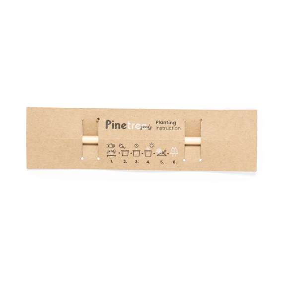 Práctico lápiz con semillas cilíndrico, fabricado en suave madera natural Presentado en un estuche de cartón reciclado que incluye una cápsula de semillas de pino. El cartón reciclado proviene del reaprovechamiento de excedente de fabricaciones y reciclaje de papel en el final de su vida útil, convirtiéndose en un lienzo ecológico y sostenible.