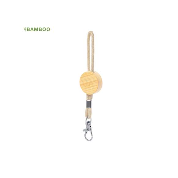 Llavero ecológico fabricado en bambú y con cordón en algodón. Incluye una pieza redonda especial para marcaje y un mosquetón giratorio metálico. Presentado individualmente en bolsa de papel reciclado.Materiales como el bambú fomentan la utilización de materias primas naturales, reduciendo las emisiones contaminantes. Proviene de una planta de gran resistencia y versatilidad, con crecimiento y regeneración rápidos, siendo una excelente alternativa al uso de madera tradicional.