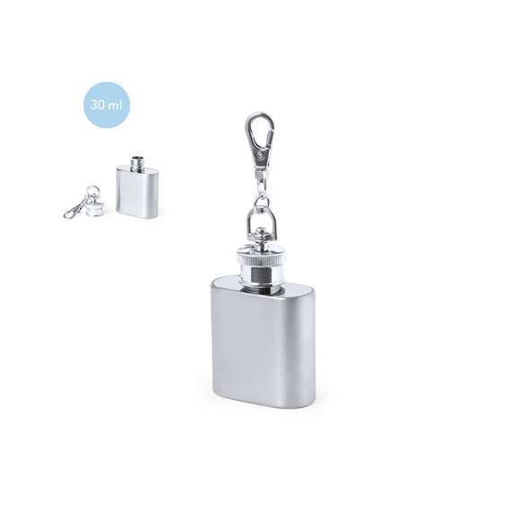 Práctico llavero petaca fabricado en acero inox, de 30 ml de capacidad. Tapón con cierre de seguridad a rosca y mosquetón giratorio. Presentado en caja de diseño kraft.