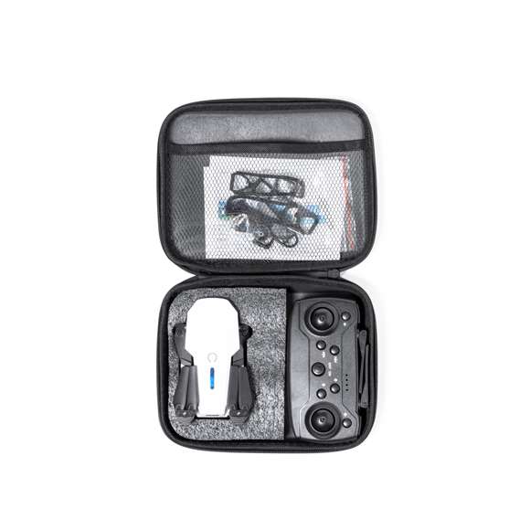 Dron en resistente material ABS. Con conectividad Wi-Fi, modo de grabación de vídeo y captura de fotos. Manejo del dron desde dispositivo móvil -APP compatible con iOS y Android- o bien mediante mando a distancia -incluido-. Con modo de vuelo automático -auto hover- que deja el dron suspendido en el aire. Batería de 600 mAh, recargable mediante cable Micro USB -incluido- y mando a distancia alimentado con pilas -3xAAA no incluidas-. Incluye estuche con recambios: 4 hélices, 4 protectores y destornillador, con cierre de cremallera e interior de espuma troquelado. Presentado en atractiva caja de diseño kraft, con manual de instrucciones en español e inglés .