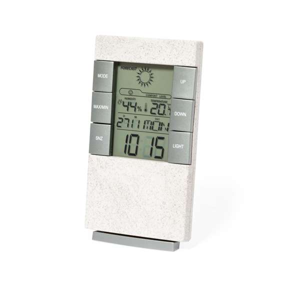 Estación meteorológica fabricada en caña de trigo, con termómetro e higrómetro. Función de hora, calendario, alarma y día de la semana, fácilmente visibles en la pantalla retroiluminada. Con base soporte y enganche para colgarlo. Alimentación a pilas (2xAAA no incluidas) y presentada en atractiva caja de diseño kraft. Disponible manual de instrucciones en español e inglés.La caña de trigo fomenta la utilización de materias primas naturales, reduciendo así las emisiones contaminantes.