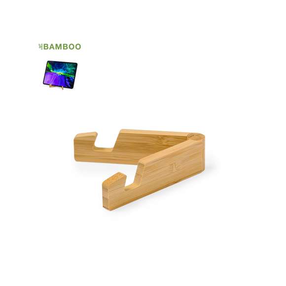Soporte plegable para dispositivo móvil fabricado en resistente bambú. Con patas ajustables y presentado individualmente en bolsa de papel reciclado. Materiales como el bambú fomentan la utilización de materias primas naturales, reduciendo las emisiones contaminantes. Proviene de una planta de gran resistencia y versatilidad, con crecimiento y regeneración rápidos, siendo una excelente alternativa al uso de madera tradicional.
