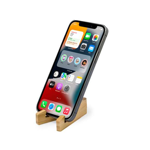 Soporte plegable para dispositivo móvil fabricado en resistente bambú. Con patas ajustables y presentado individualmente en bolsa de papel reciclado. Materiales como el bambú fomentan la utilización de materias primas naturales, reduciendo las emisiones contaminantes. Proviene de una planta de gran resistencia y versatilidad, con crecimiento y regeneración rápidos, siendo una excelente alternativa al uso de madera tradicional.