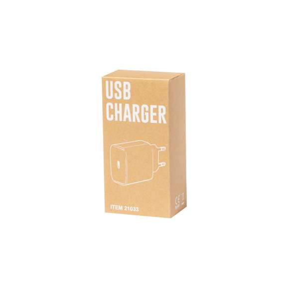 Cargador de pared Tipo C con carga rápida, fabricado en resistente ABS. Para enchufe europeo y presentado en atractiva caja individual de diseño kraft. Disponible manual de instrucciones en español e inglés.