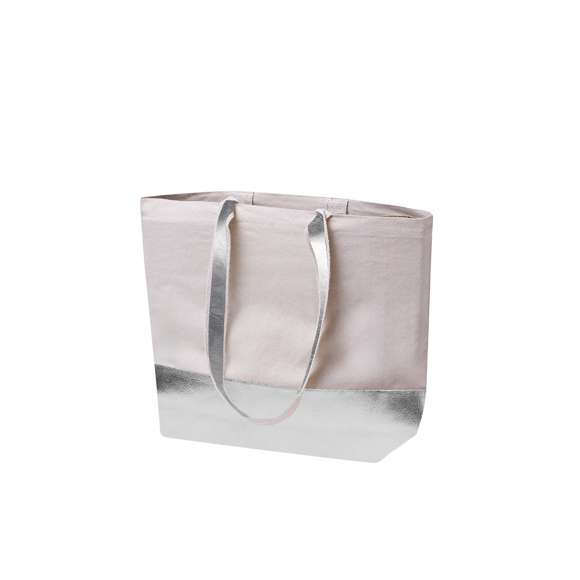 Bolsa en material 100% algodón reciclado de 220 g/m2 en combinación con polipiel metalizada. Con fuelle y asas largas de 70cm, disponibles en dorado, plateado y oro rosa, con base a juego. Resistencia hasta 8 kg de peso.