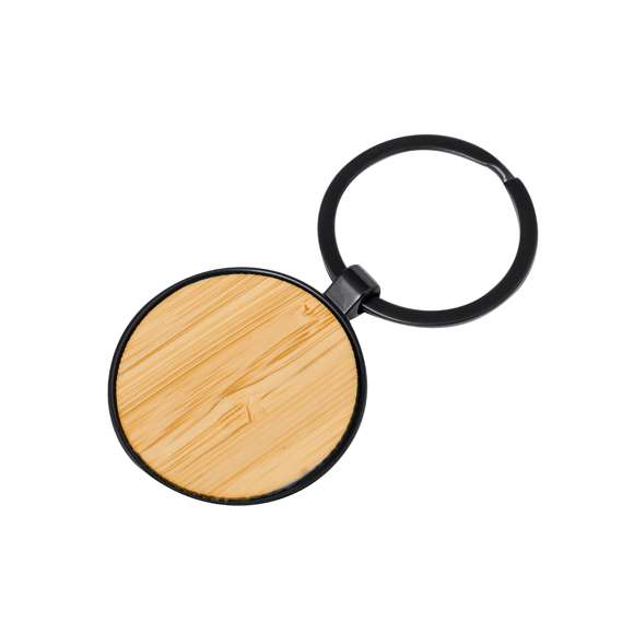 Llavero de elegante diseño, fabricado en metal pulido de color negro, con una cara en suave bambú. Especialmente diseñado par marcaje en láser y disponible en diseño rectangular y circular. Presentado individualmente bolsa de papel reciclado.
