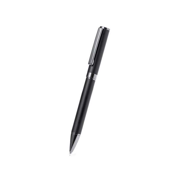 Elegante set de bolígrafo y roller. Bolígrafo de mecanismo giratorio y roller con capucha, ambos provistos de un clip metálico. Con tinta azul, su cuerpo presenta un elegante acabado negro mate y sutiles detalles cromados. Presentados en un estuche kraft negro, con interior troquelado en tacto de terciopelo.