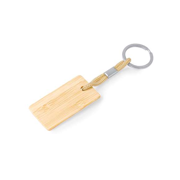 Práctico llavero rectangular, fabricado en bambú, con cordón en variados colores. Es ideal para el marcaje en láser. Materiales como el bambú fomentan la utilización de materias primas naturales, reduciendo las emisiones contaminantes. Proviene de una planta de gran resistencia y versatilidad, con crecimiento y regeneración rápidos, siendo una excelente alternativa al uso de madera tradicional.