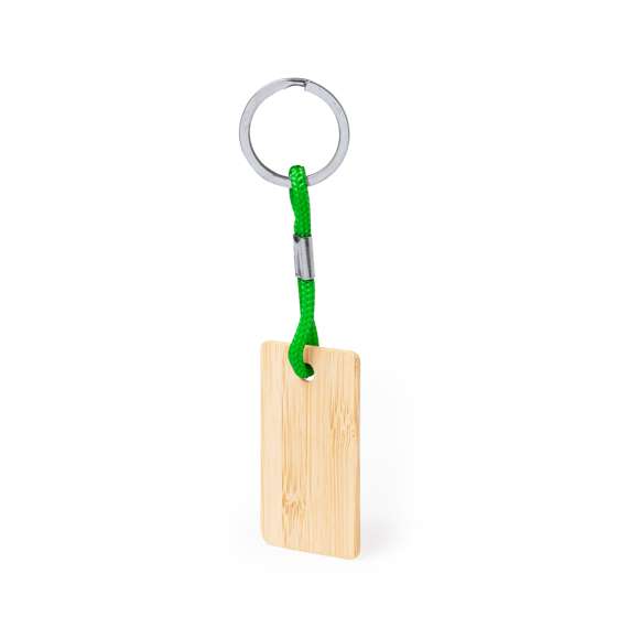 Práctico llavero rectangular, fabricado en bambú, con cordón en variados colores. Es ideal para el marcaje en láser. Materiales como el bambú fomentan la utilización de materias primas naturales, reduciendo las emisiones contaminantes. Proviene de una planta de gran resistencia y versatilidad, con crecimiento y regeneración rápidos, siendo una excelente alternativa al uso de madera tradicional.
