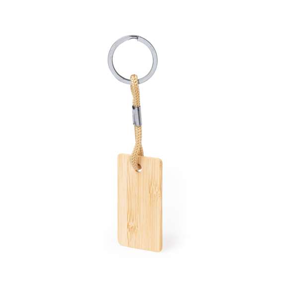 Práctico llavero rectangular, fabricado en bambú, con cordón en variados colores. Es ideal para el marcaje en láser. Materiales como el bambú fomentan la utilización de materias primas naturales, reduciendo las emisiones contaminantes. Proviene de una planta de gran resistencia y versatilidad, con crecimiento y regeneración rápidos, siendo una excelente alternativa al uso de madera tradicional.