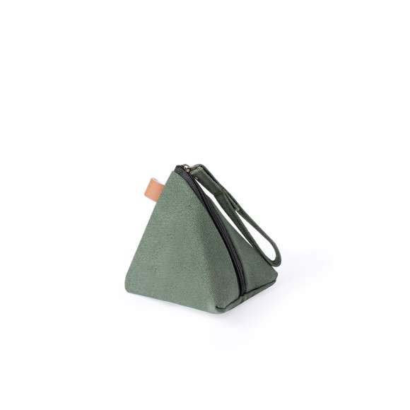 Original monedero en forma de pirámide, fabricado en resistente canvas. Bolsillo con cierre de cremallera y cinta de transporte larga. Disponible en varios colores.