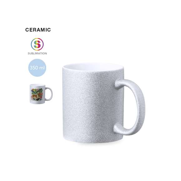 Taza de cerámica con 350 ml de capacidad. Original cobertura efecto purpurina y especialmente diseñada para marcaje en sublimación. Disponible en plata y presentada en caja individual kraft.