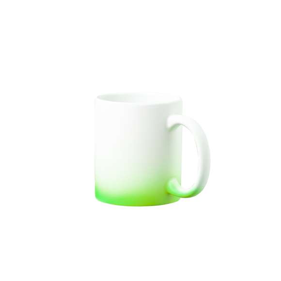 Taza de cerámica con 350 ml de capacidad y acabado mate. Especialmente diseñada para marcaje en sublimación. Disponible en diversos y llamativos colores degradados a blanco. Presentada en caja individual kraft.