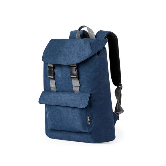 Mochila fabricada en resistente 600D RPET. El bolsillo principal se cierra con cordón y cuenta con una solapa con doble cierre, mientras que el bolsillo frontal tiene una solapa con cierre de velcro. Las cintas para los hombros son acolchadas y ajustables. Está disponible en varios colores y se presenta de manera individual en una bolsa reciclada. Logotipo RPET en etiqueta exterior.El material RPET se elabora a partir de plástico reciclado, para así fomentar la reutilización de residuos plásticos y ayudar a la sostenibilidad del planeta.
