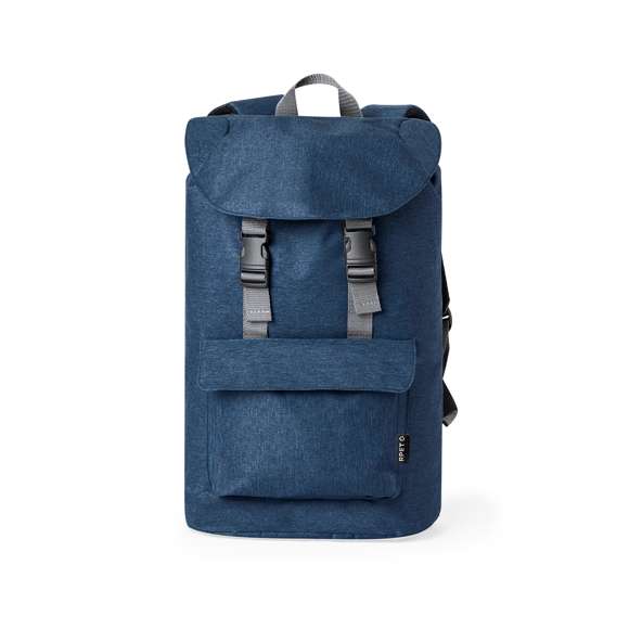 Mochila fabricada en resistente 600D RPET. El bolsillo principal se cierra con cordón y cuenta con una solapa con doble cierre, mientras que el bolsillo frontal tiene una solapa con cierre de velcro. Las cintas para los hombros son acolchadas y ajustables. Está disponible en varios colores y se presenta de manera individual en una bolsa reciclada. Logotipo RPET en etiqueta exterior.El material RPET se elabora a partir de plástico reciclado, para así fomentar la reutilización de residuos plásticos y ayudar a la sostenibilidad del planeta.