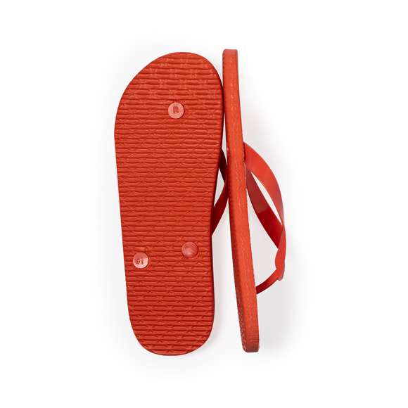 Par de chanclas fabricadas en EVA y PVC. Suela hecha de resistente EVA para una alta durabilidad, con atractivo diseño bicolor, y tiras ergonómicas fabricadas en PVC a juego. Disponibles en una variada gama de colores vibrantes con diseño en blanco adaptándose a cualquier estilo. Tallas 36-38 y 42-44. Cada par presentado en bolsa reciclada.