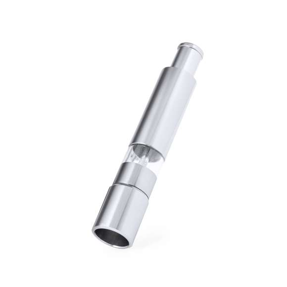 Molinillo manual para sal y pimienta fabricado en aluminio. Ideal para agregar la especia más deseada y utilizar con el picador manual en forma de pulsador. Cuenta con una ventana para visualizar el nivel. Presentado en caja de diseño kraft.