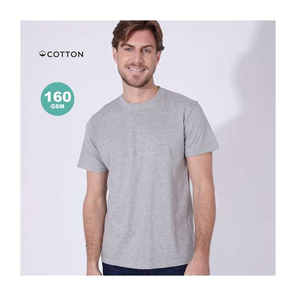 Camiseta de adulto confeccionada en 100% algodón peinado Ring Spun y estilo Single Jersey de 160g/m2. Tacto suave y corte moderno, confeccionada en tejido tubular sin costuras laterales. Cuello redondo estrecho en canalé 2x2. Doble costura en dobladillo y mangas, para una mayor durabilidad y resistencia al uso intensivo. Disponible en gama de colores de moda y en tallas S, M, L, XL, XXL y 3XL.