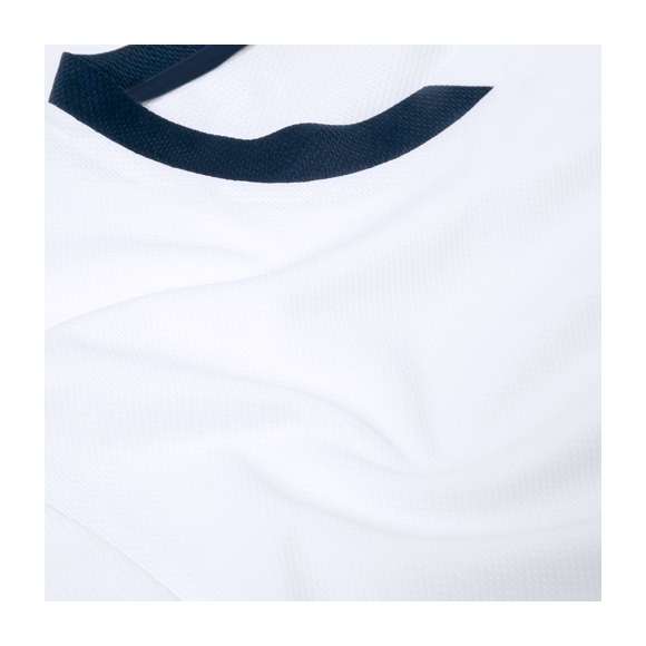 Camiseta técnica para adulto en 100% poliéster de 135g/m2. Fabricada en cómodo y suave tejido transpirable y con cuello redondo. Original diseño bicolor, con detalles en la parte inferior de las mangas y cuello en contraste de dos tonos. Disponible en tallas XS, S, M, L, XL, XXL.