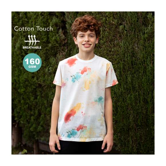 Camiseta para niño en material 100% poliéster transpirable de 160g/m2 con textura de algodón. Con cuello redondo y atrevido diseño con estampados inspirado en una paleta de pinturas. Disponible en tallas 4-5, 6-8, 10-12.