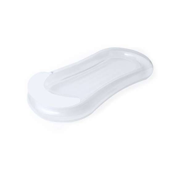 Original colchoneta en resistente PVC. Incluye una cómoda almohada para la cabeza, con diseño bitono, en colores transparente y blanco. Incluye una resistente redecilla central en poliéster de color blanco. Con plegado especial para fácil impresión. Se sirve desinflada y en una práctica bolsa individual reciclada.